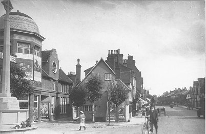 a black and white photo of the Court Theatre and war memorial | Berkhamsted Local History and Museum Society cared for by the Dacorum Heritage Trust