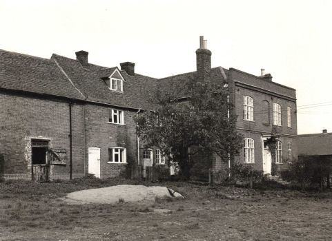 a black and white photo of a farm house | Kings Langley Local History and Museum Society cared for by the Dacorum Heritage Trust